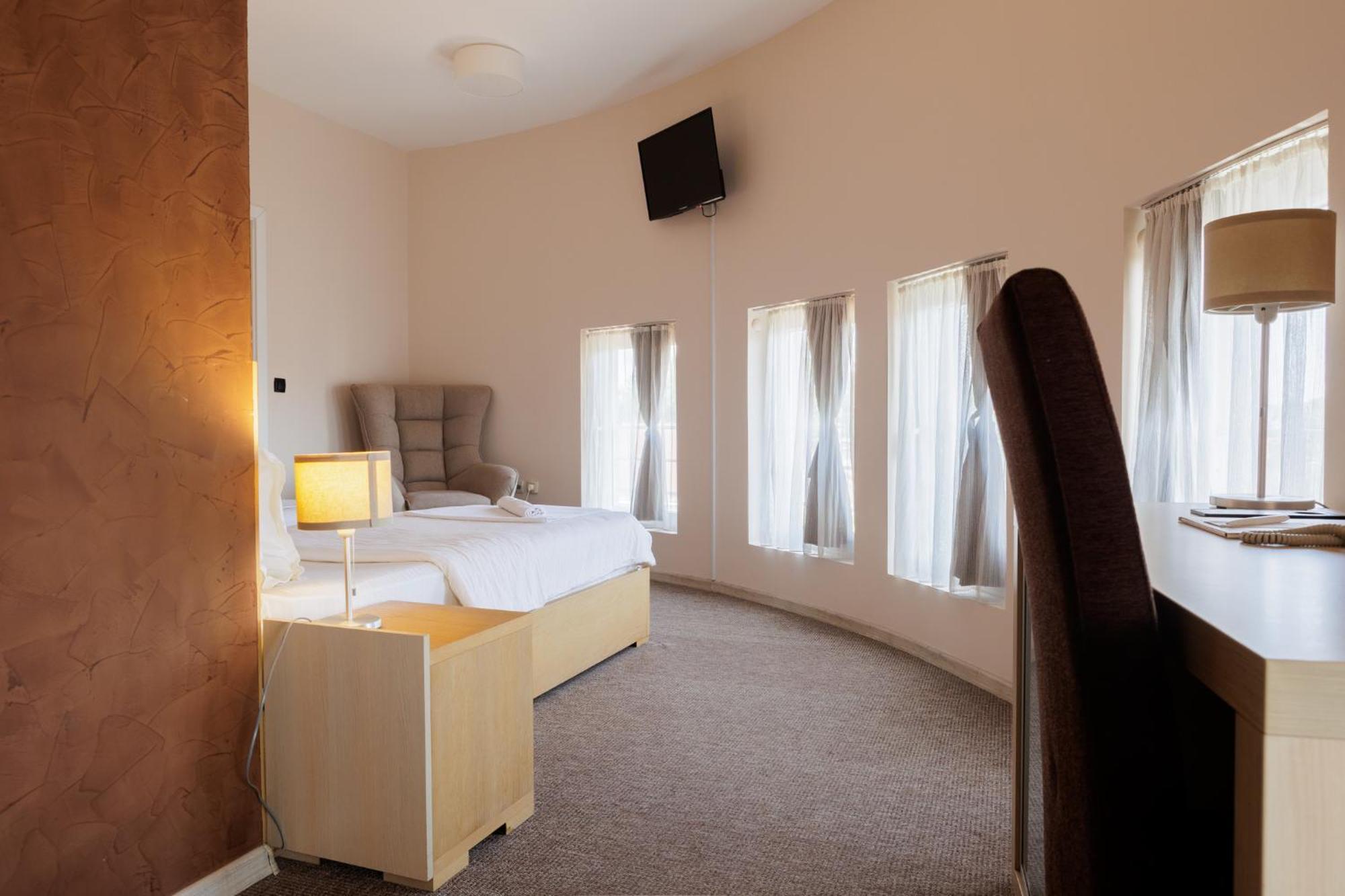 Garni Hotel Biser Krusevac Bagian luar foto
